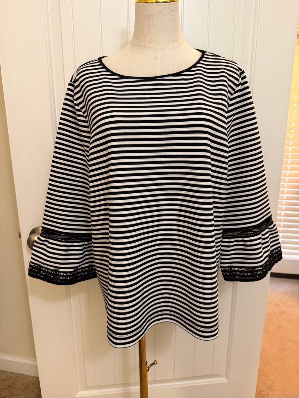 Karl Lagerfeld Black & White Striped Top w/ Bell-Sleeve with Lace detail sz XL
